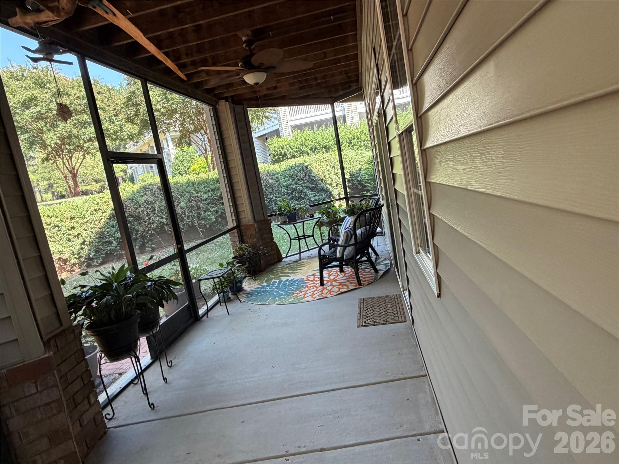 9009 Rosalyn Glen Road