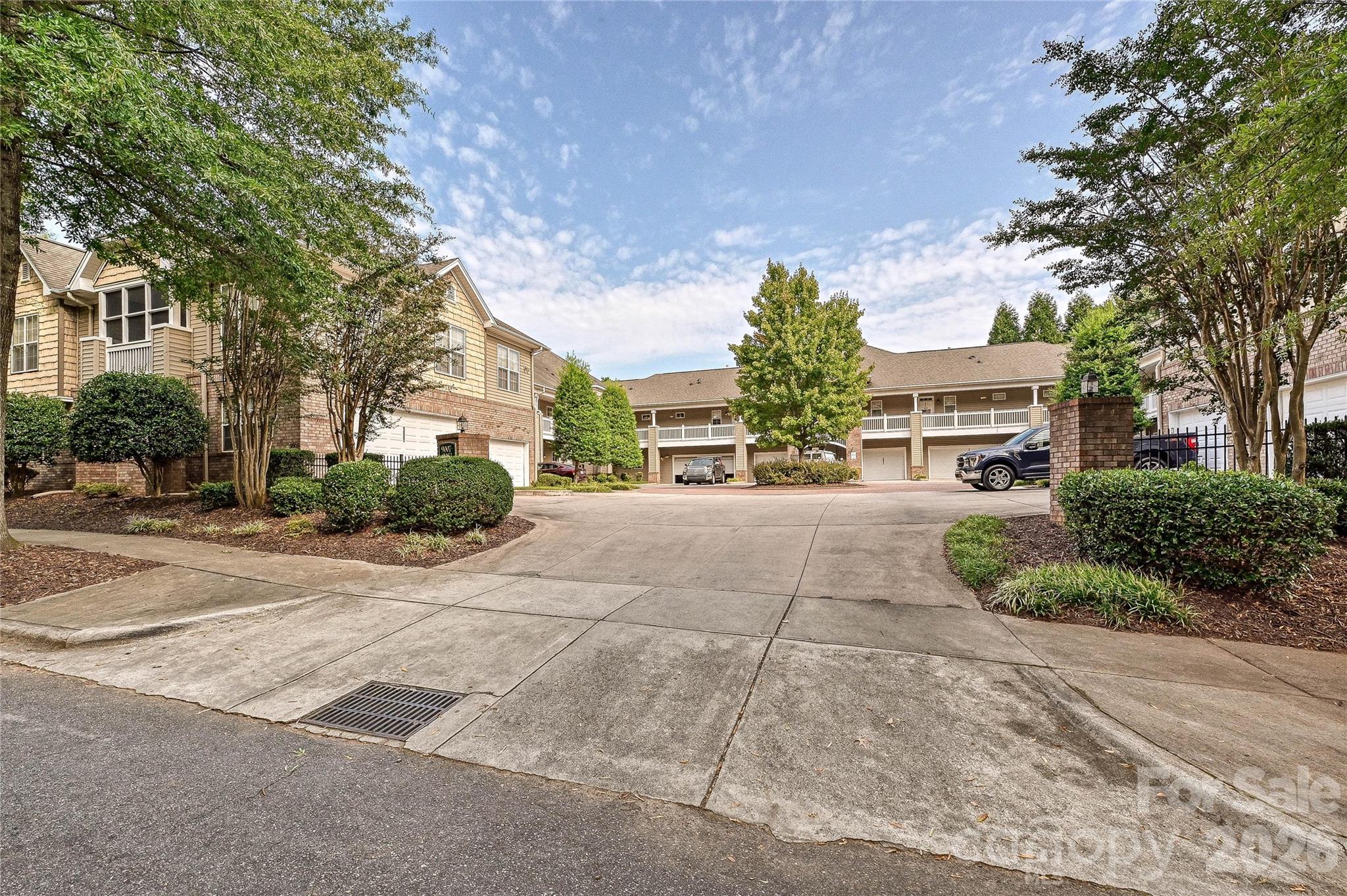 9009 Rosalyn Glen Road