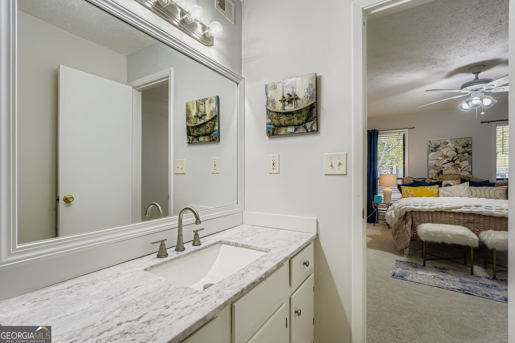 1507 WYNNES RIDGE Circle SE