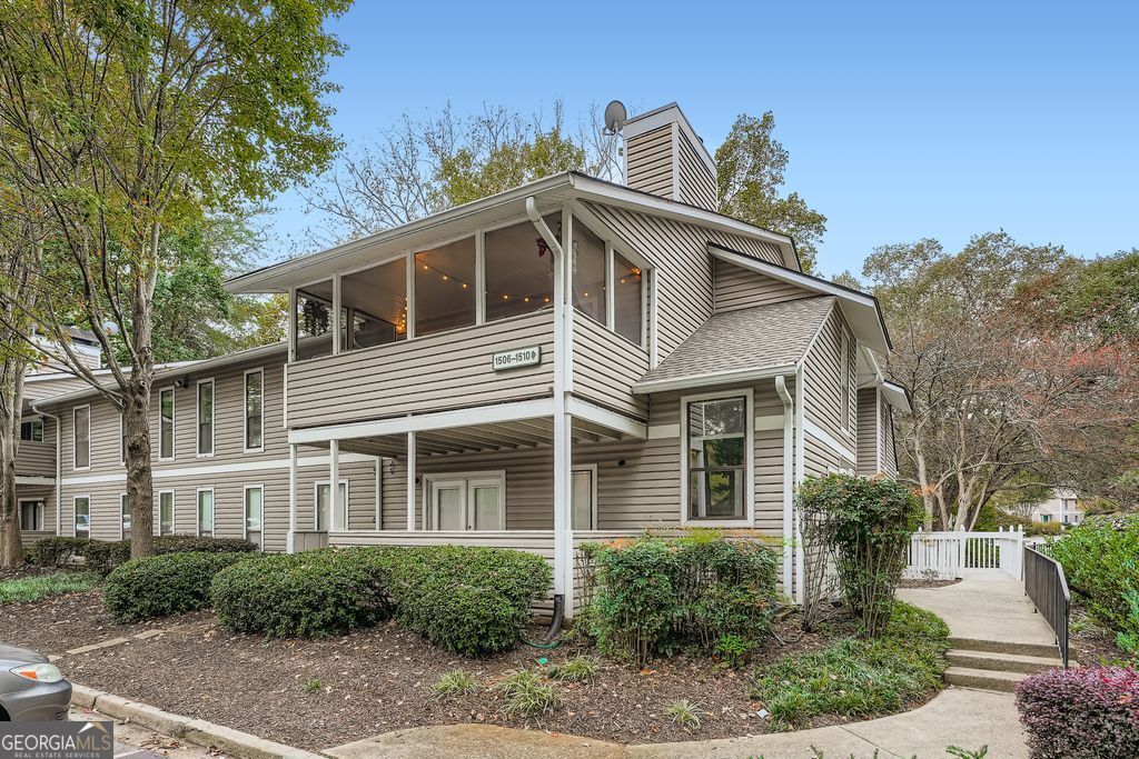 1507 WYNNES RIDGE Circle SE