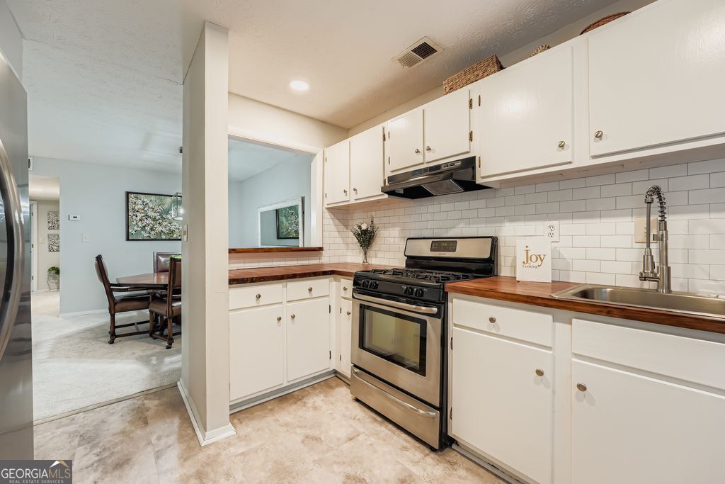 1507 WYNNES RIDGE Circle SE