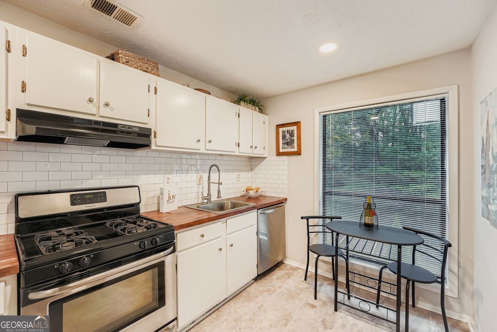 1507 WYNNES RIDGE Circle SE