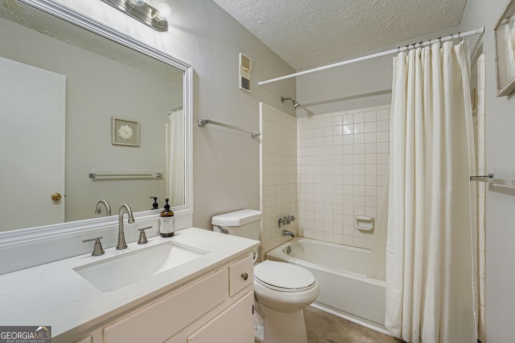 1507 WYNNES RIDGE Circle SE