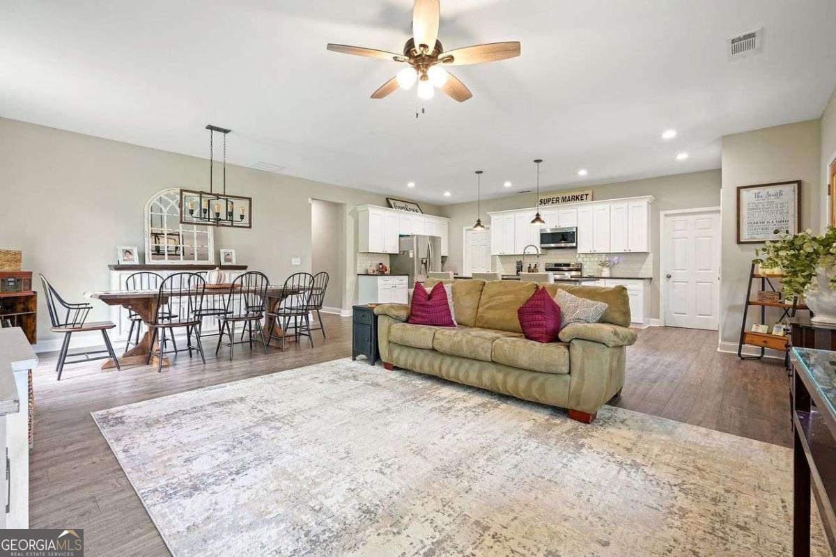 120 E KILLIAN Street