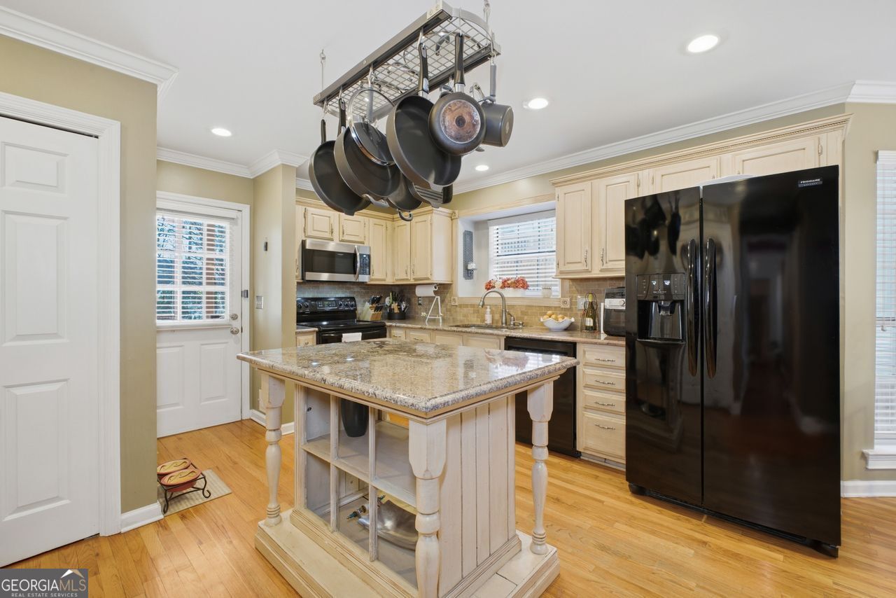 4410 White Surrey Drive NW