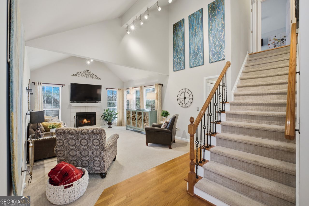 4410 White Surrey Drive NW