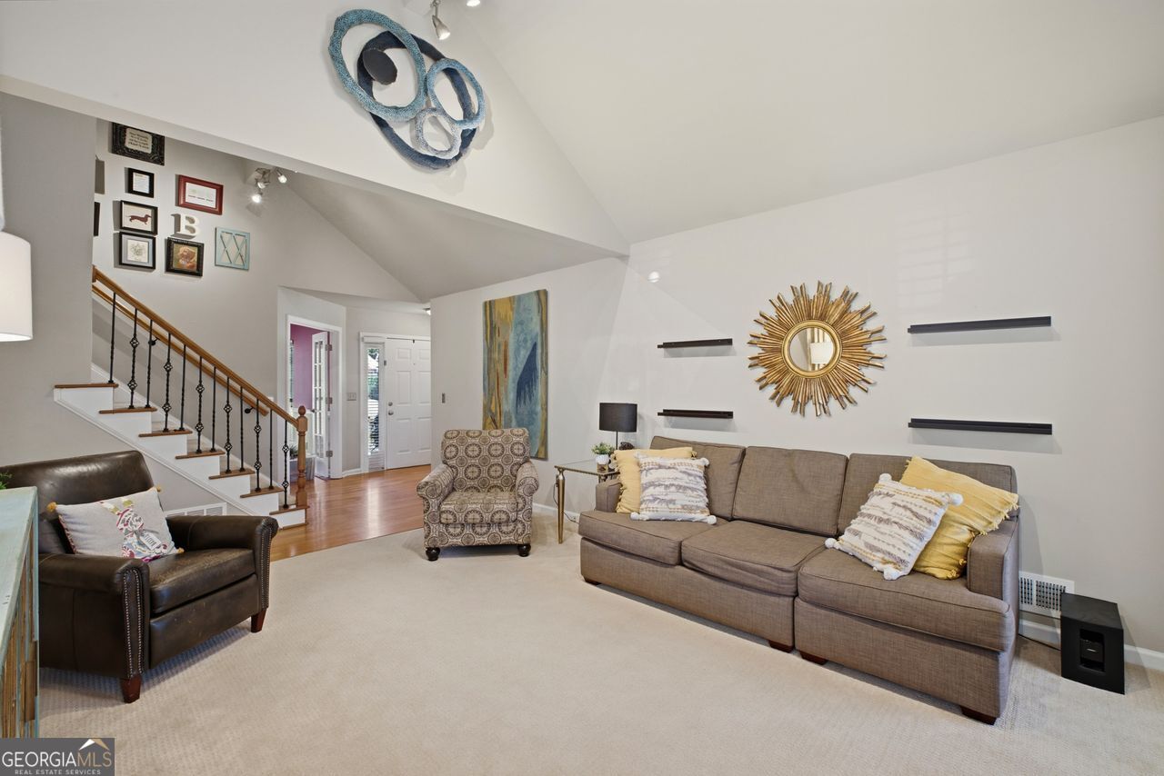 4410 White Surrey Drive NW