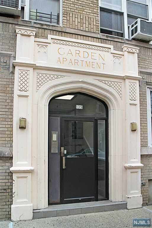 135 Van Wagenen Avenue 3E