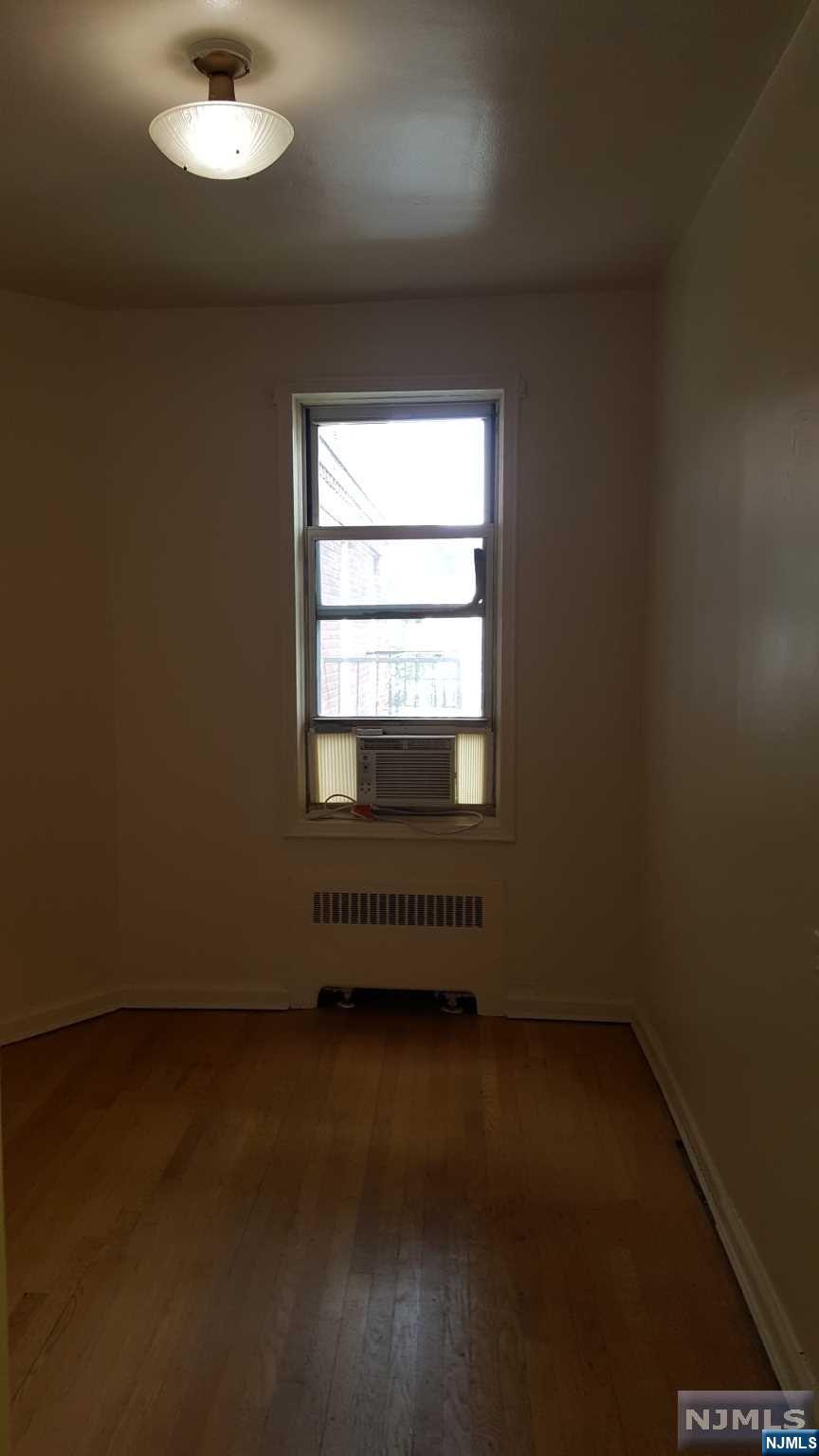 975-995 Road 3E
