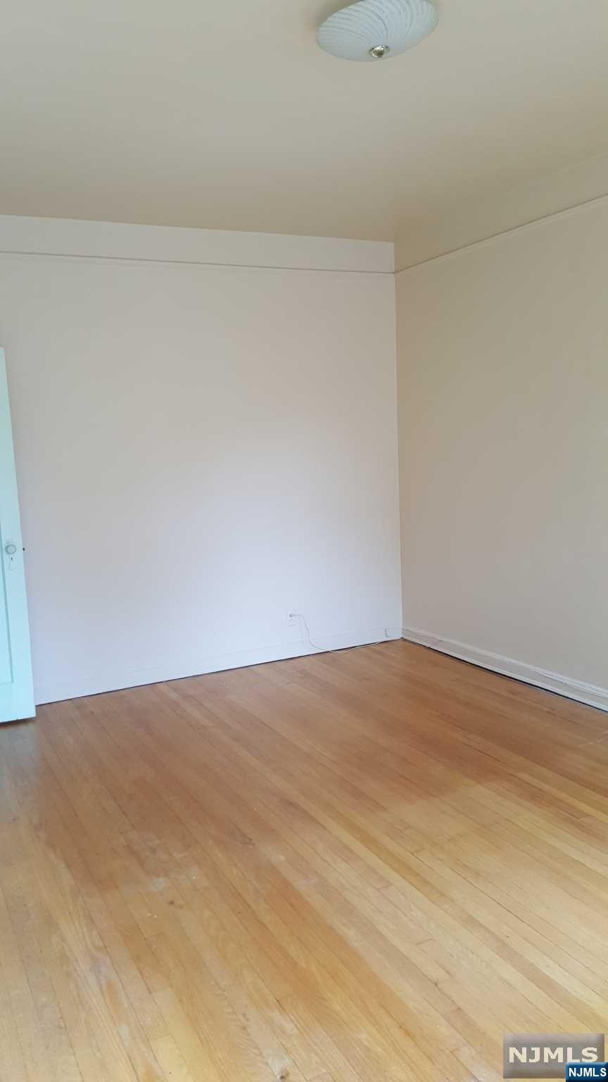 975-995 Road 3E