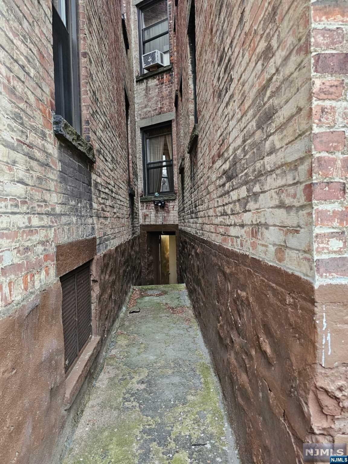 279 Palisade Avenue