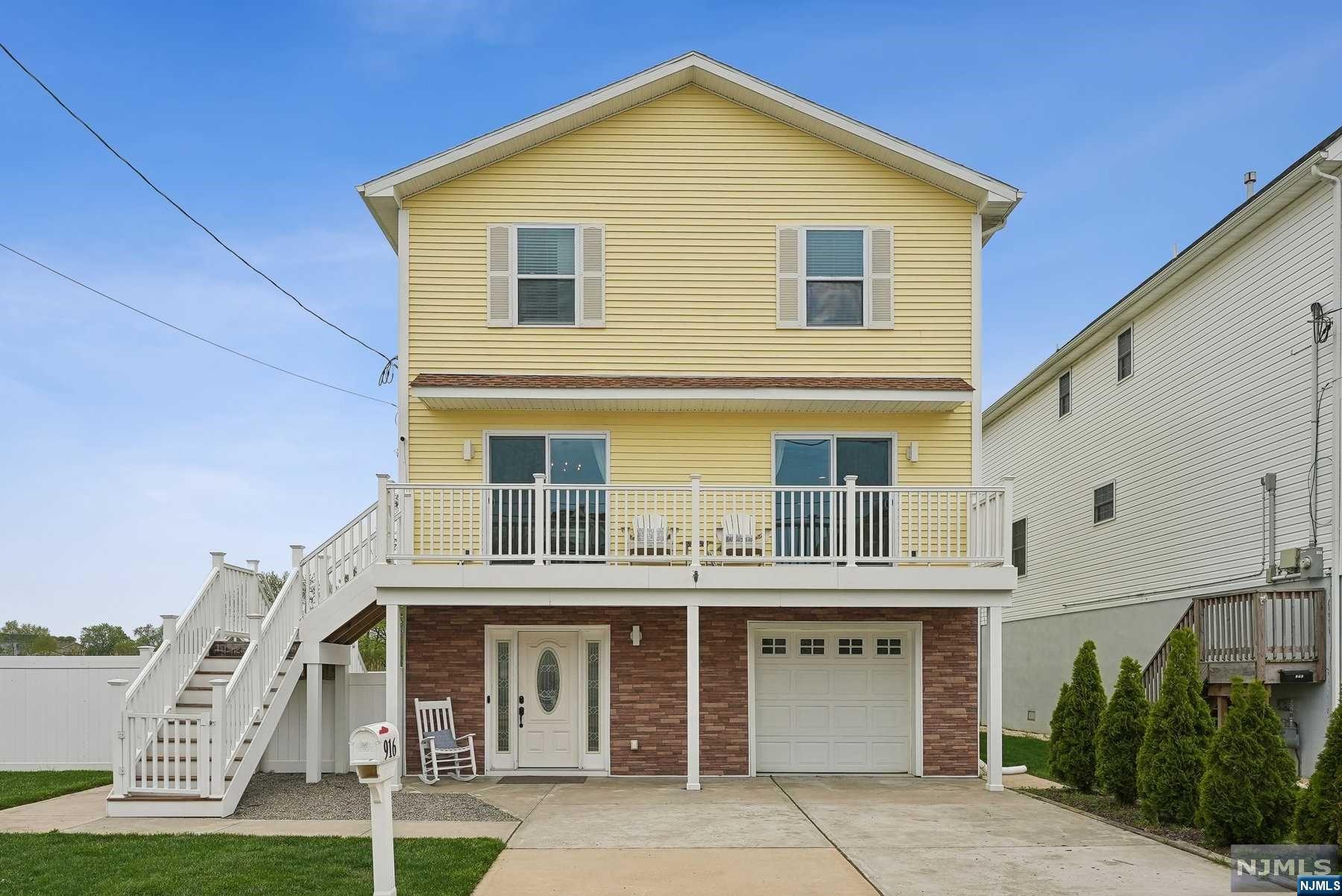 916 2nd Street