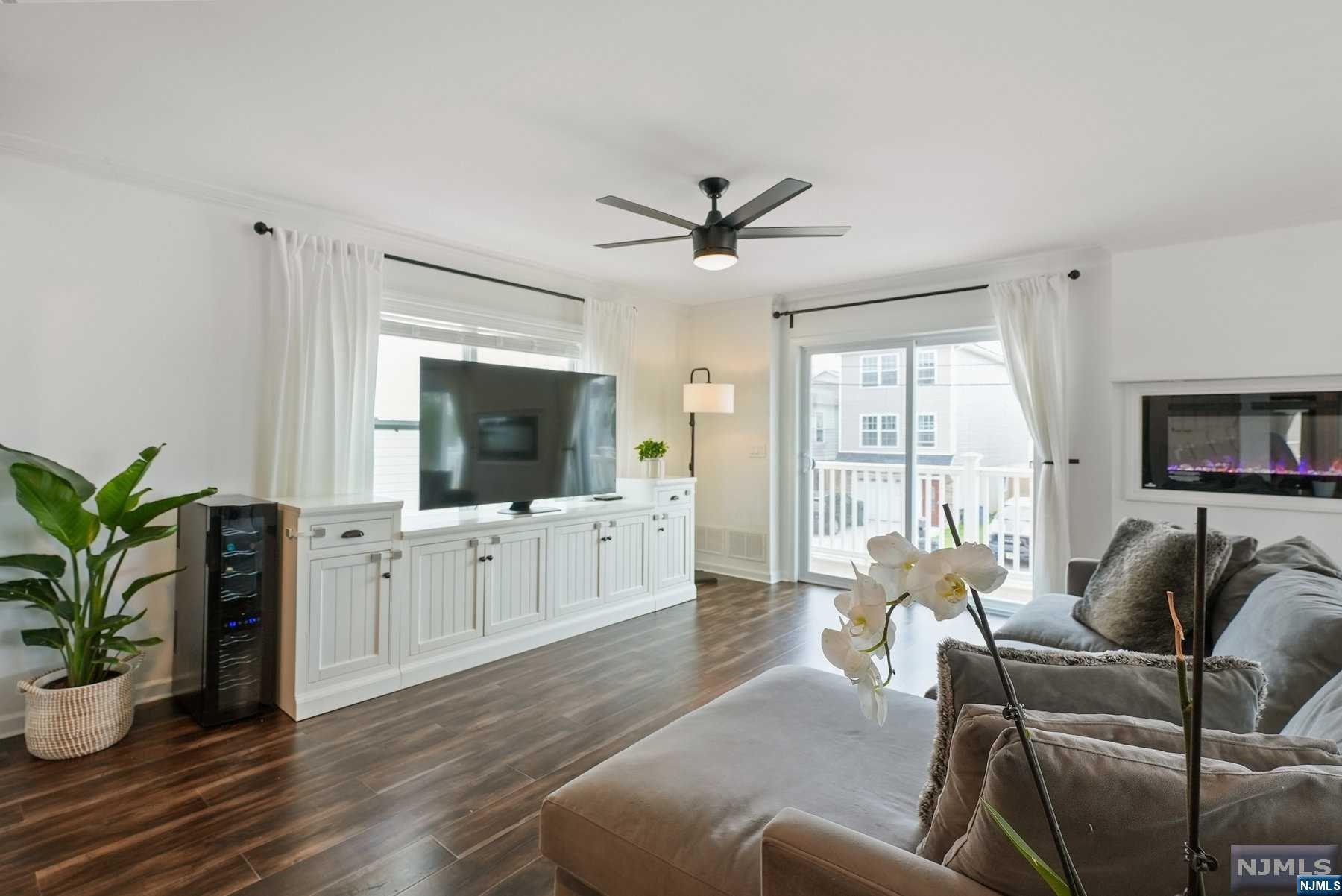 916 2nd Street