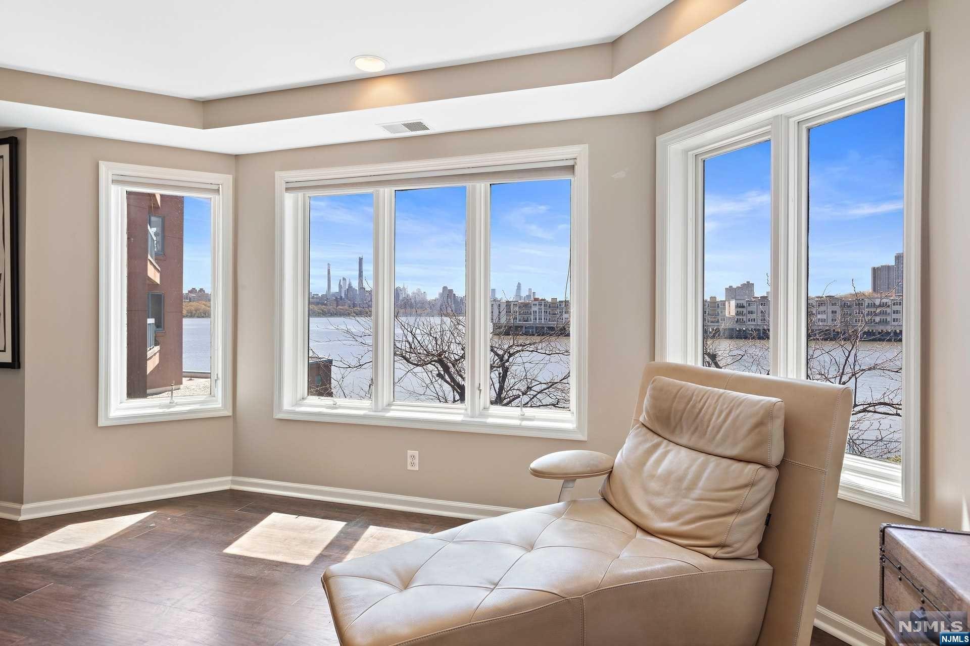305 Rutledge Court Q305