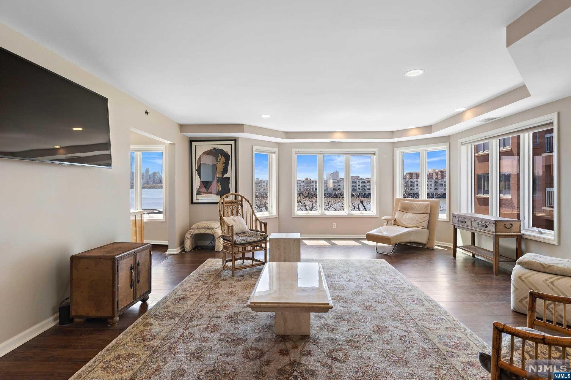305 Rutledge Court Q305