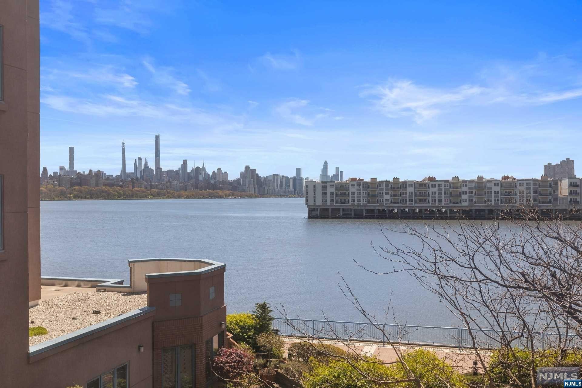 305 Rutledge Court Q305