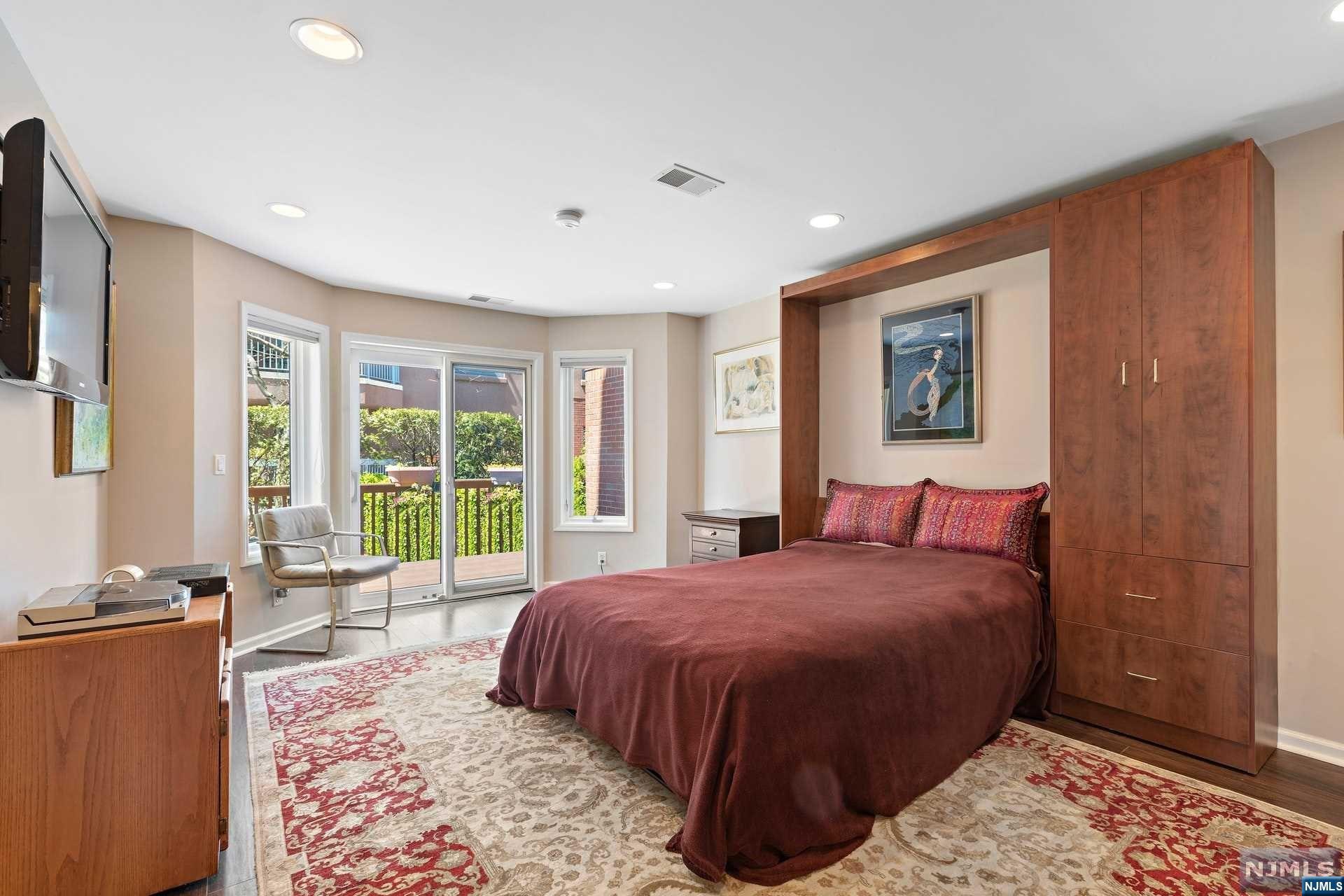 305 Rutledge Court Q305