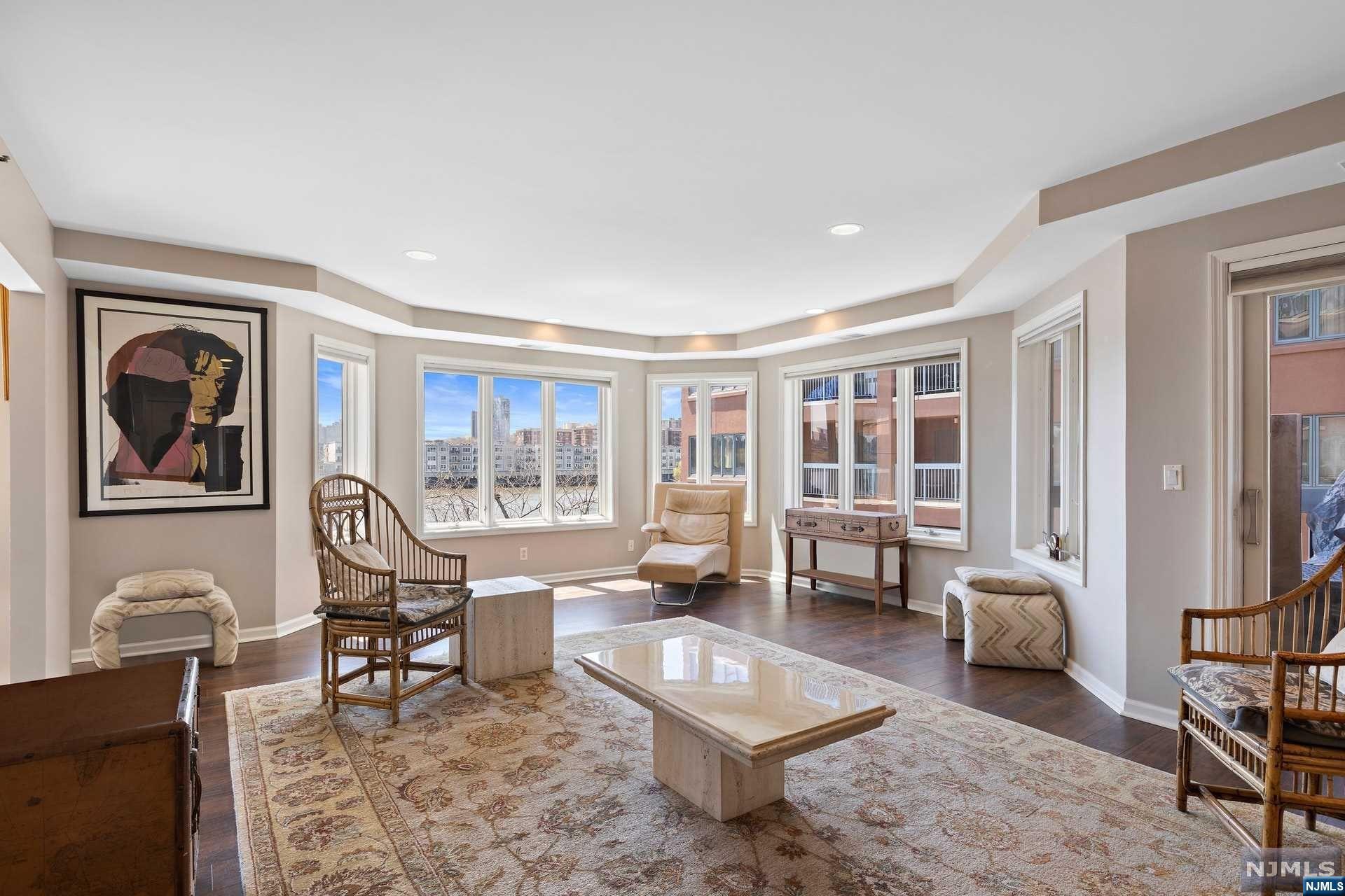 305 Rutledge Court Q305
