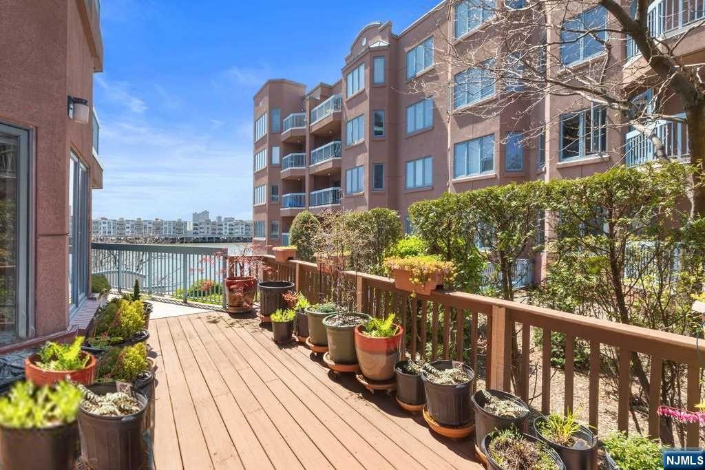305 Rutledge Court Q305