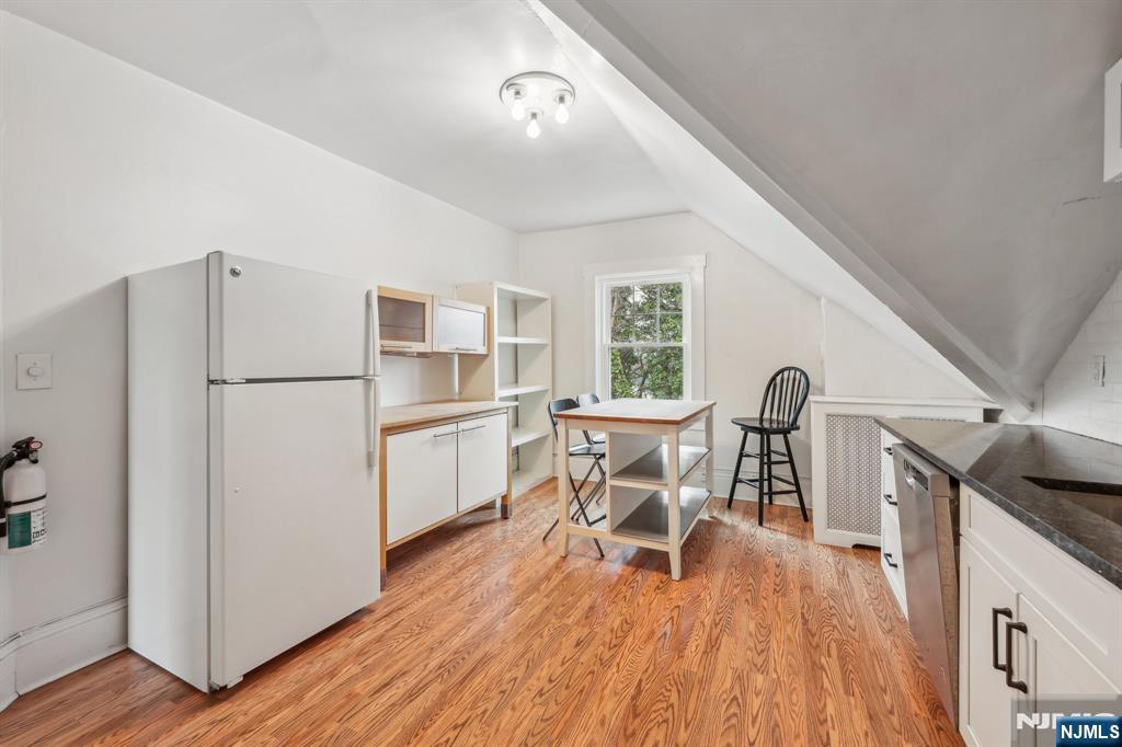 195 Riveredge Road 2