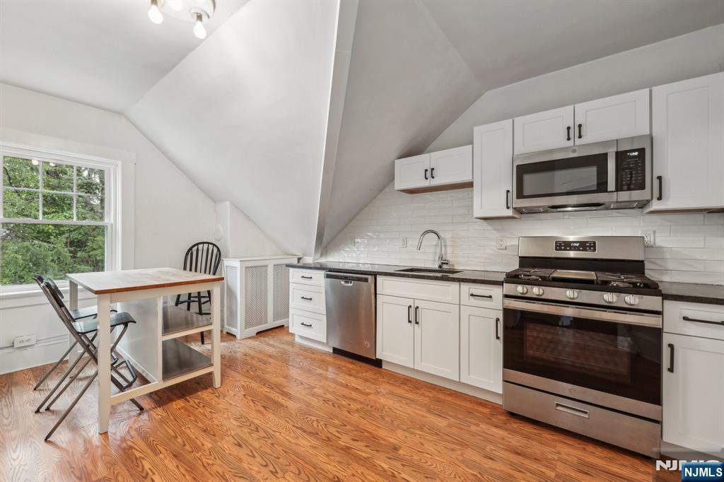 195 Riveredge Road 2