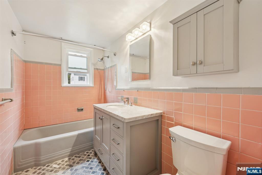 195 Riveredge Road 2