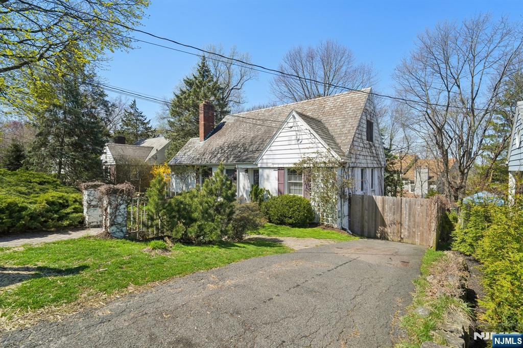 592 Ridgeland Terrace