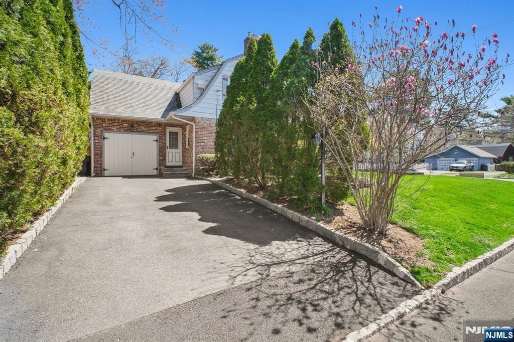 119 W Hudson Avenue