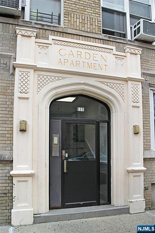 135 Van Wagenen Avenue 3E