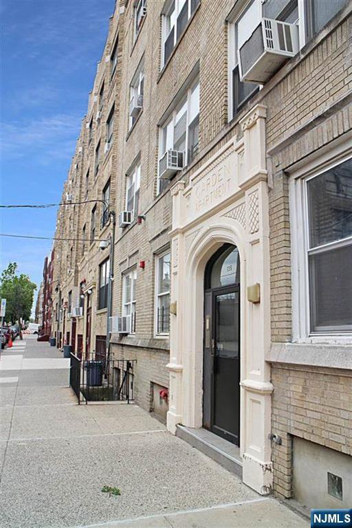 135 Van Wagenen Avenue 3E