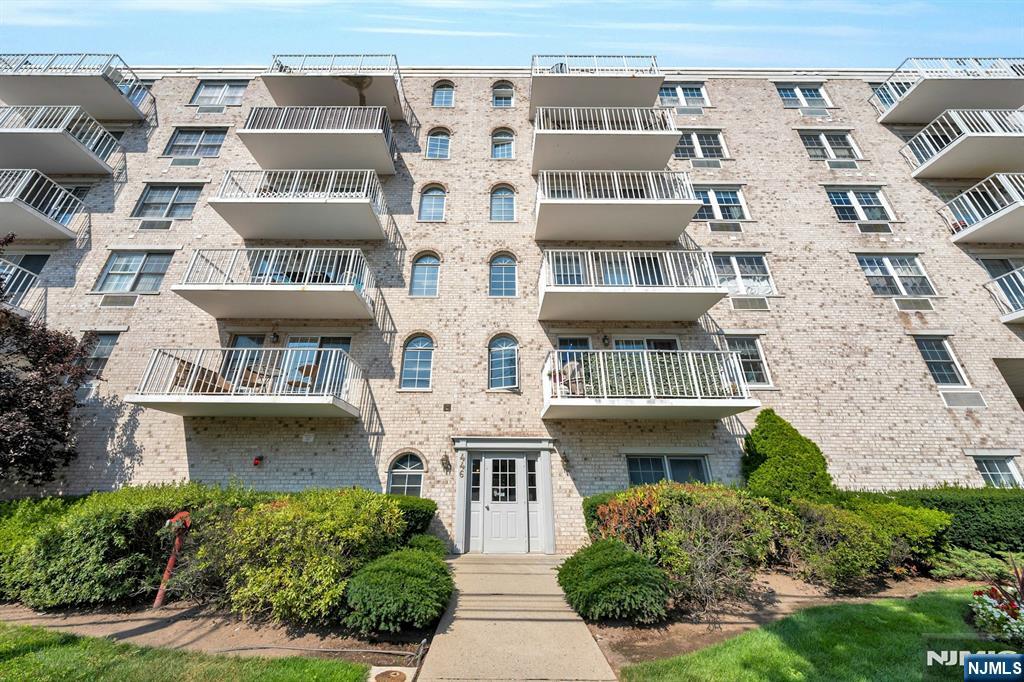 446 Passaic Street 4F