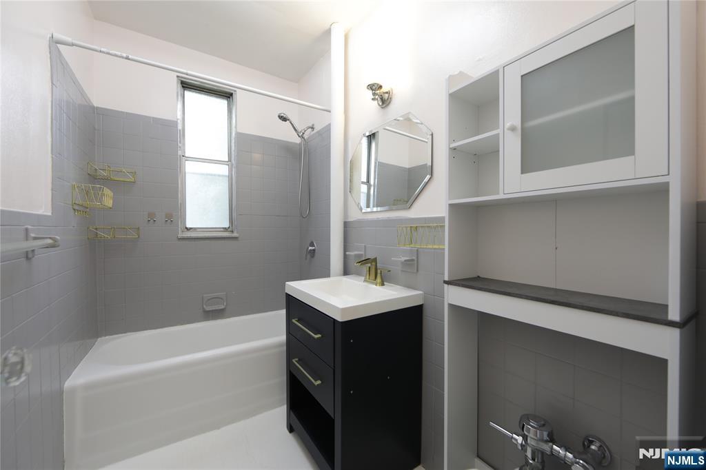 100 E Palisade Avenue A24