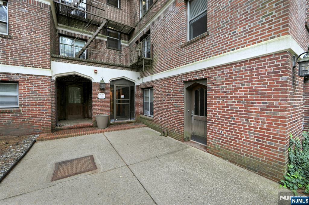 100 E Palisade Avenue A24
