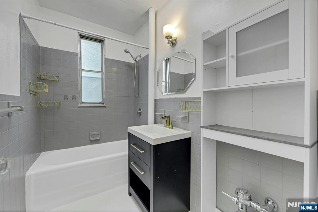 100 E Palisade Avenue A24
