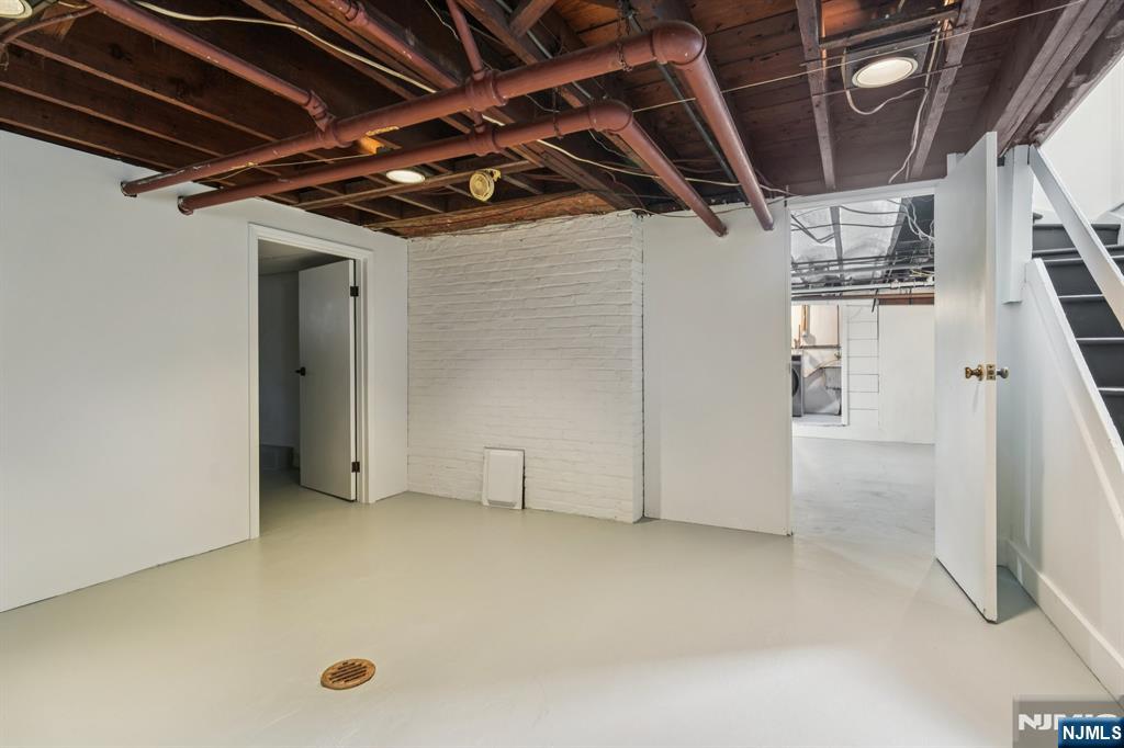 208 W Hudson Avenue