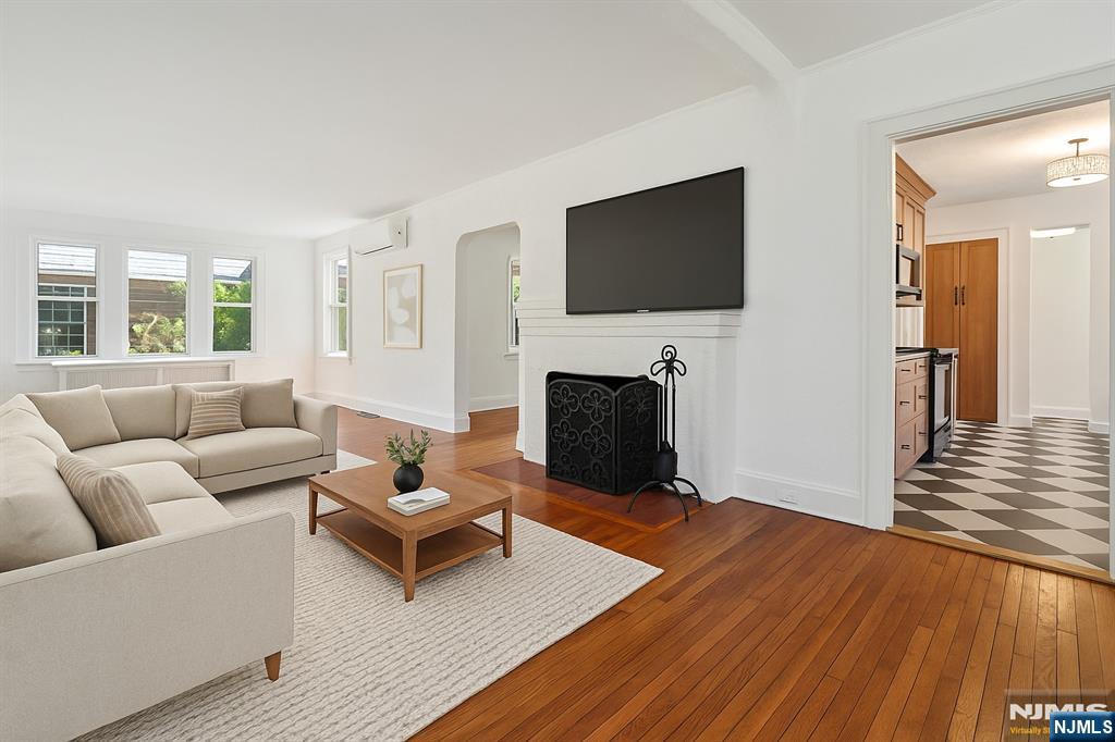 208 W Hudson Avenue