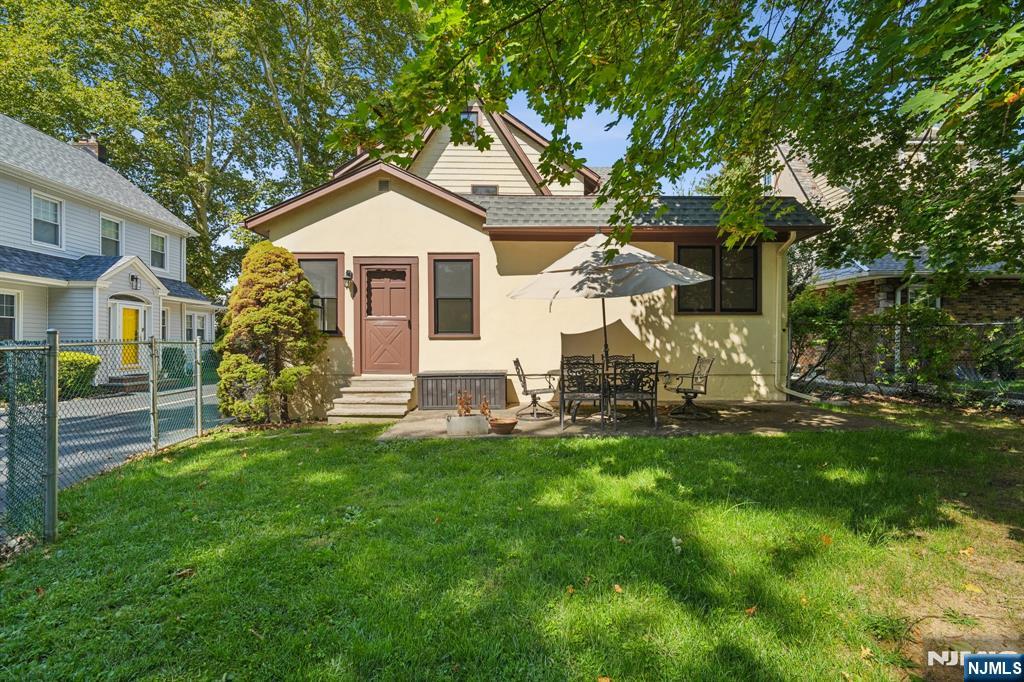 208 W Hudson Avenue