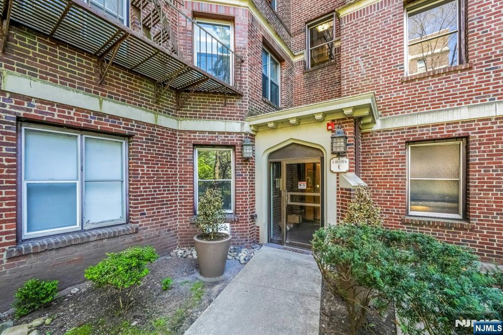 100 E Palisade Avenue A24