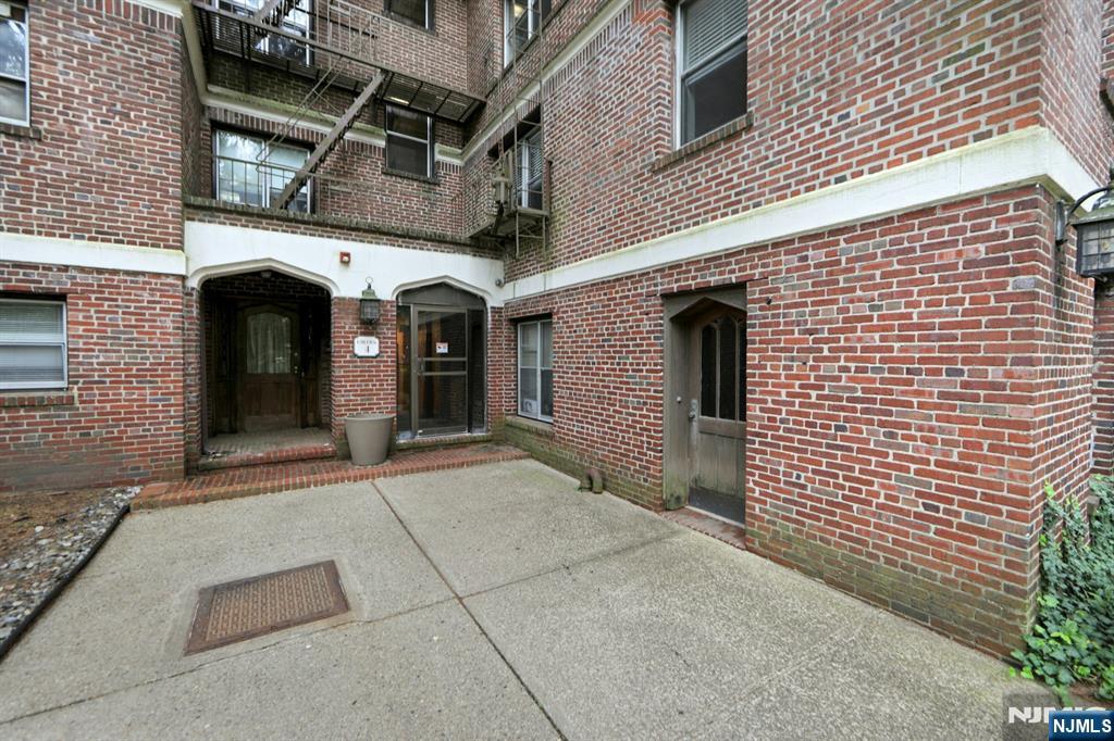 100 E Palisade Avenue A24