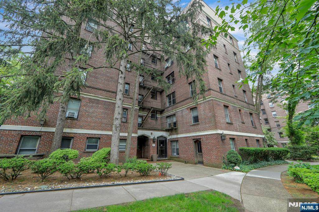 100 E Palisade Avenue A24