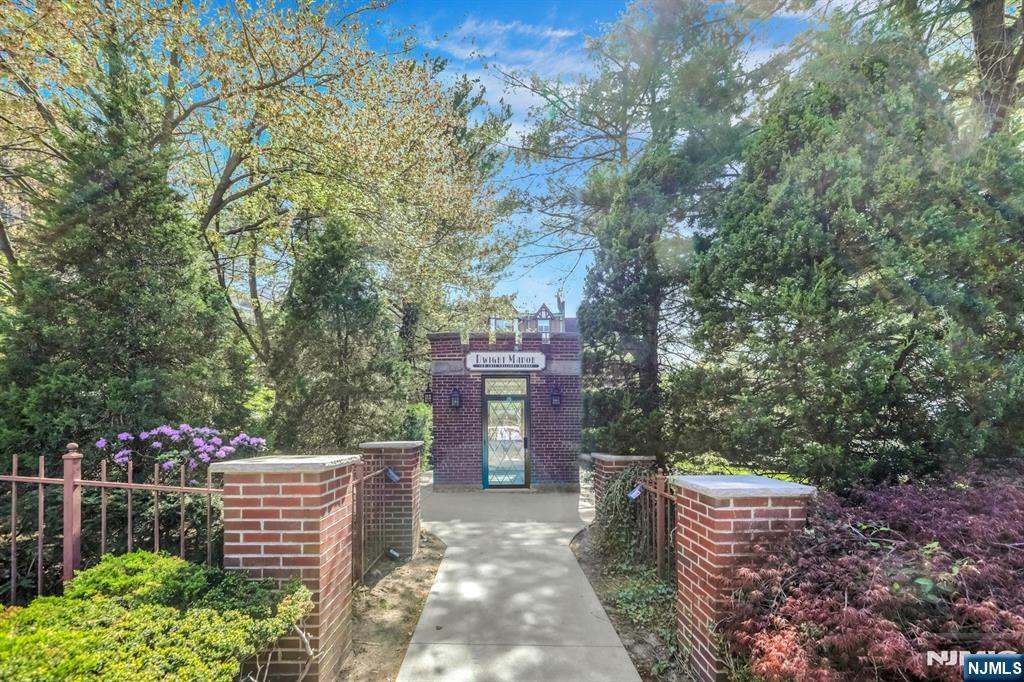 100 E Palisade Avenue A24