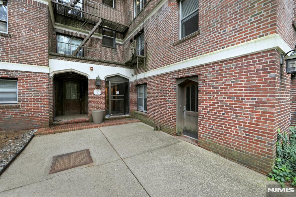 100 E Palisade Avenue A24