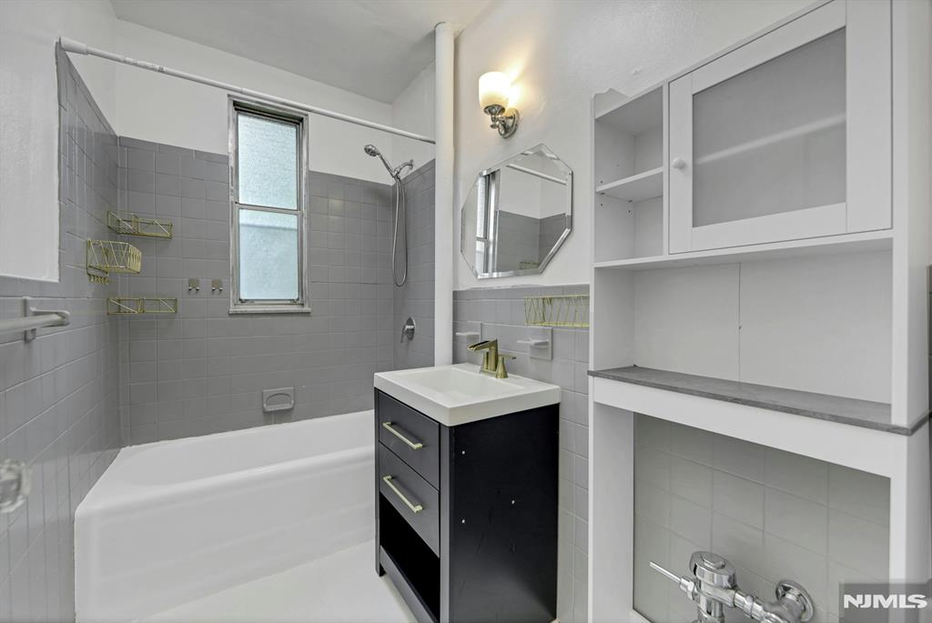 100 E Palisade Avenue A24