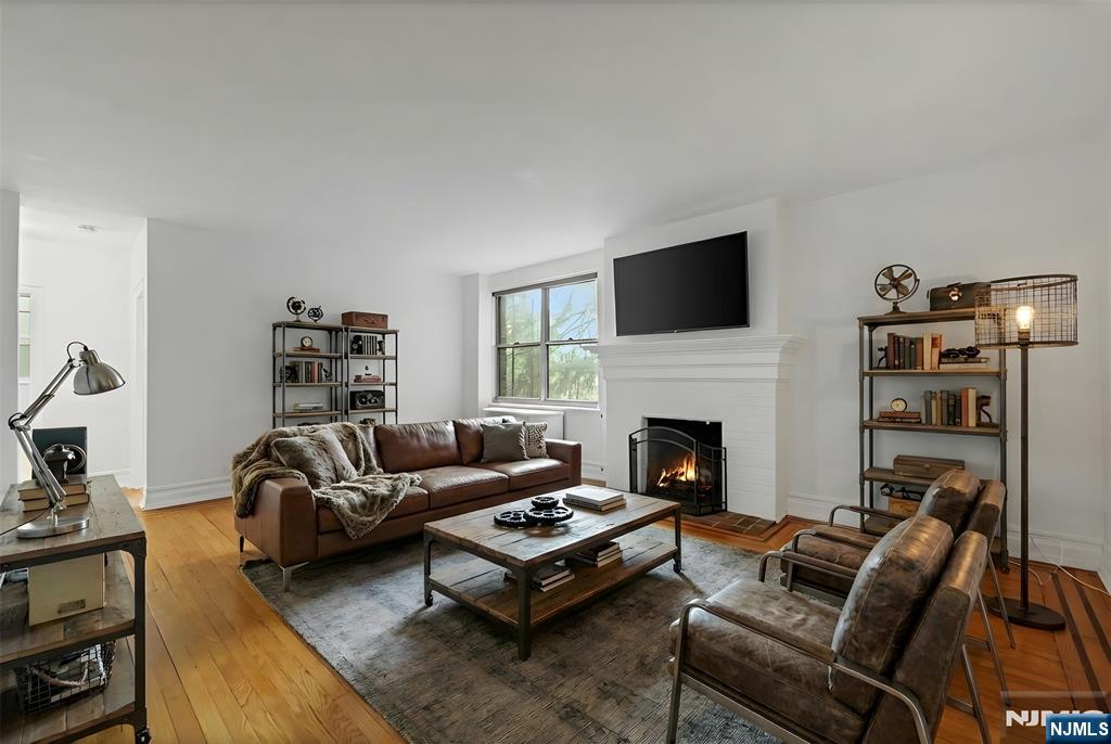 100 E Palisade Avenue A24