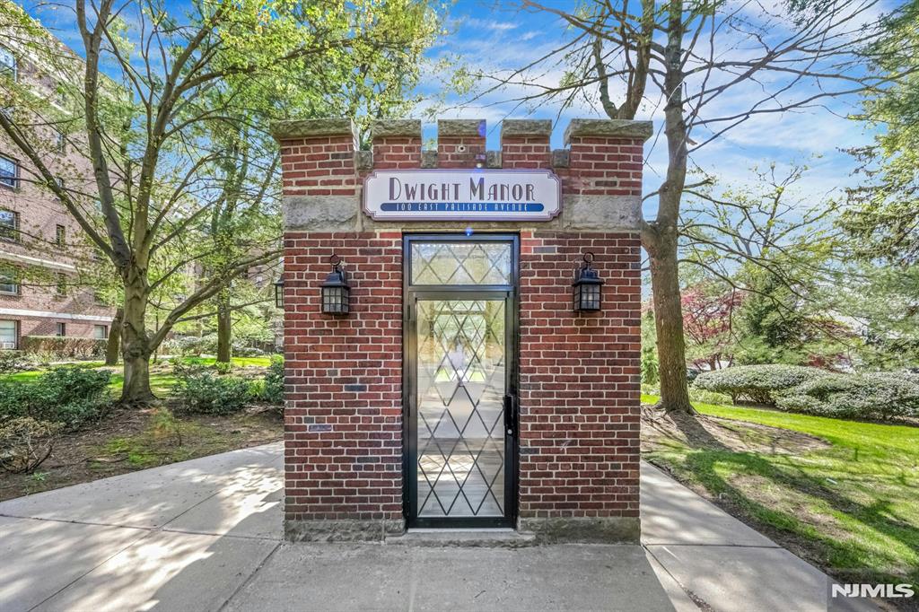 100 E Palisade Avenue A24