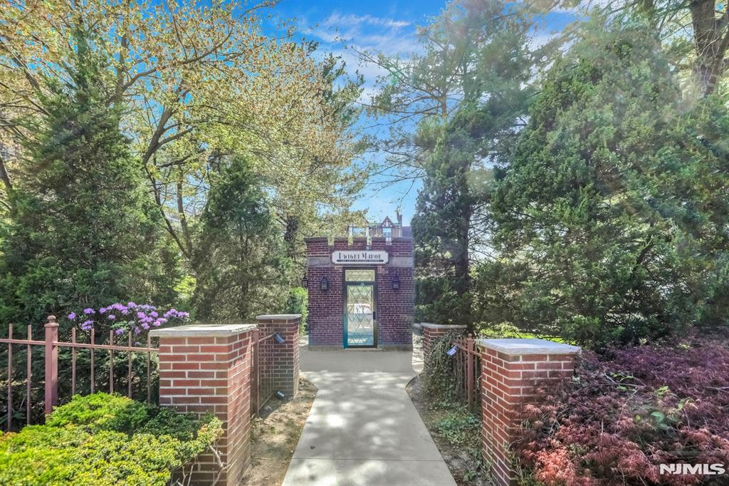 100 E Palisade Avenue A24