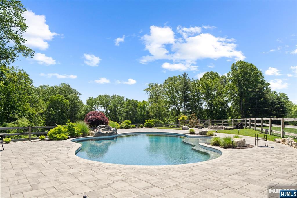 7 Homelands Drive