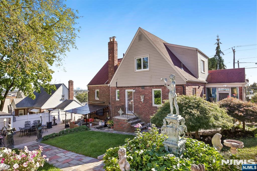 272 Standish Avenue