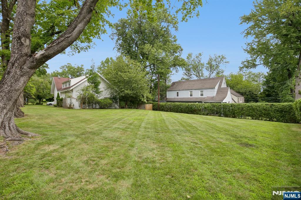 195 Riveredge Road 1