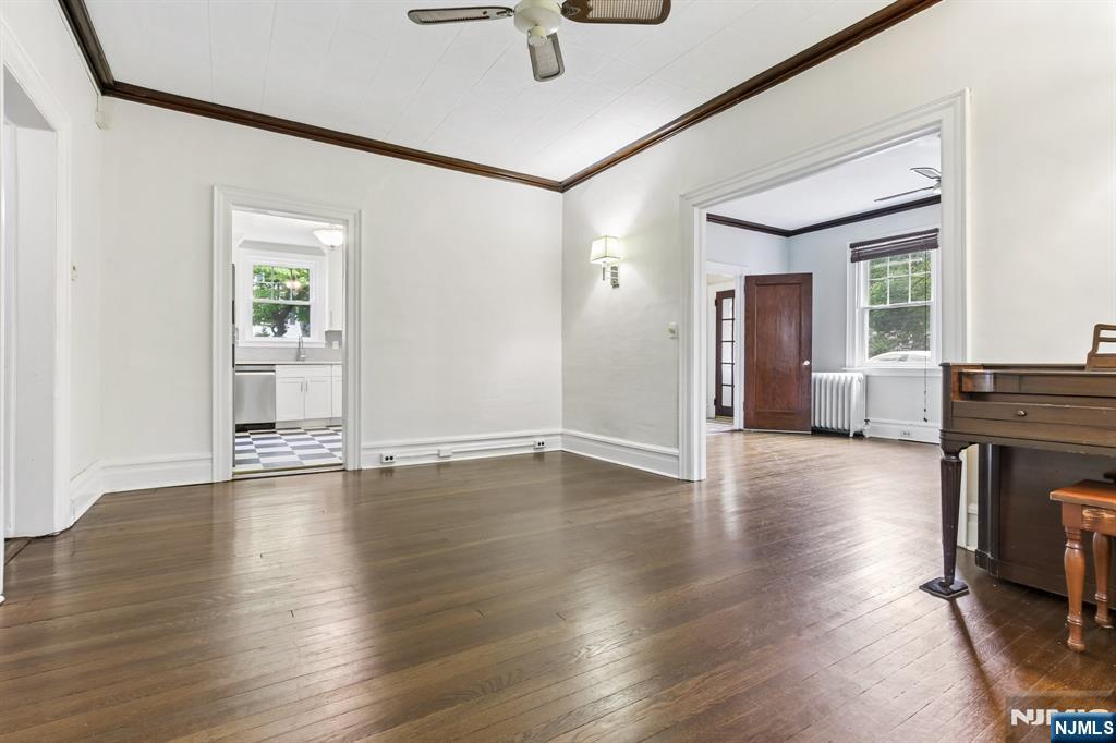 195 Riveredge Road 1